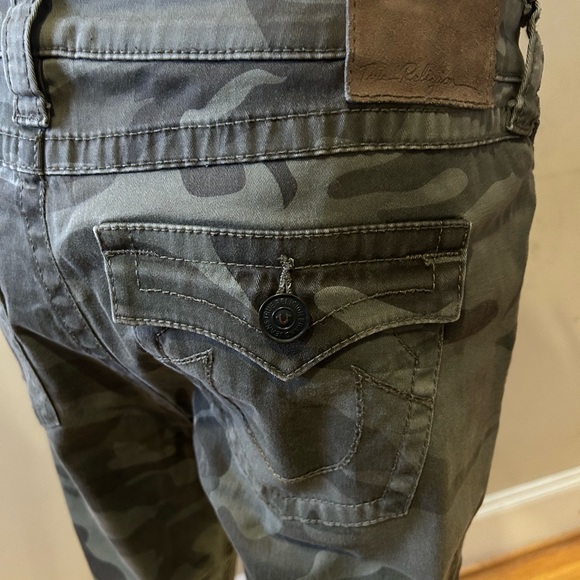 Woman's True Religion Camouflage Jeans - Picture 8 of 10